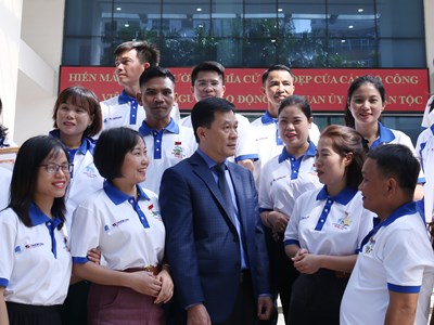 Thầy cô dành hết mọi nguyện vọng cho học sinh thân yêu