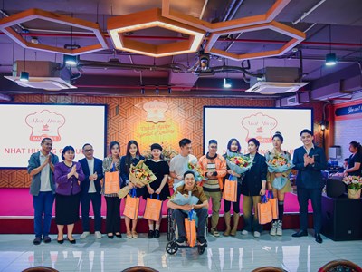 Bạn trẻ Gen Z hưởng ứng hoạt động tri ân nhân Ngày Nhà giáo Việt Nam