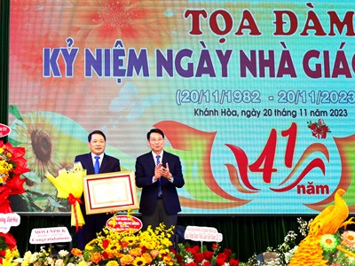 Trường Cao đẳng Du lịch Nha Trang đón nhận Bằng khen của Thủ tướng Chính phủ