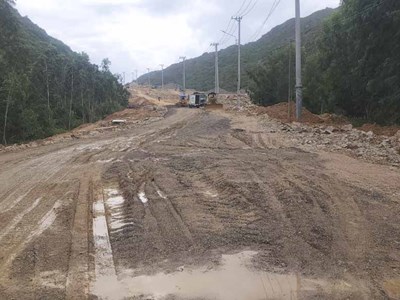 Bình Định: Dân khóc ròng vì đường sình lầy do thi công “ì ạch”