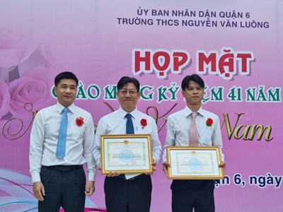 Vinh danh các thầy cô vận động tặng thẻ BHYT cho học sinh