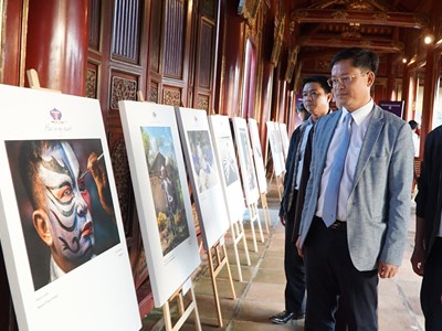 Khai mạc triển lãm nhiếp ảnh và di sản “Huế trong tim tôi”