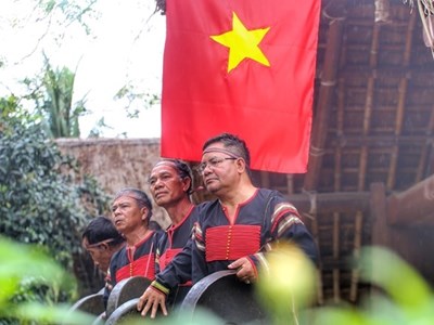 Người Ê Đê “kết nghĩa mẹ con”