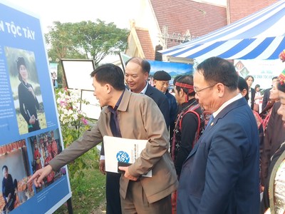 Triển lãm ảnh Sắc màu các dân tộc Việt Nam