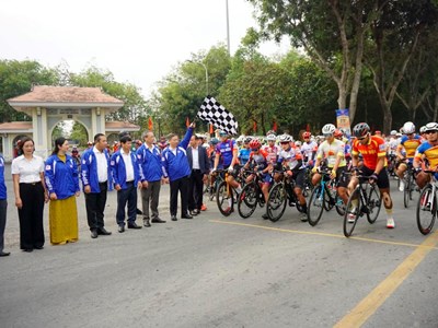 Khởi tranh Giải đua xe đạp Nam Kỳ Khởi Nghĩa 2023