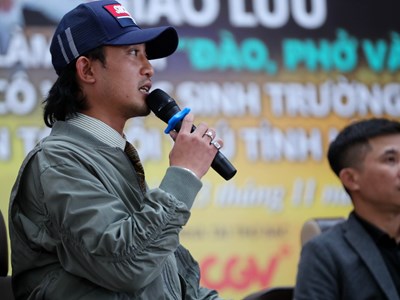 Doãn Quốc Đam bất ngờ gặp nhiều “fan” trên phố núi Đà Lạt