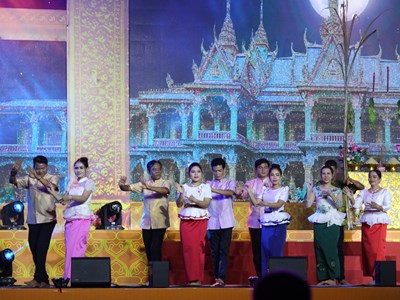 Sóc Trăng: Khai mạc Lễ hội Oóc Om Bóc – Đua ghe Ngo