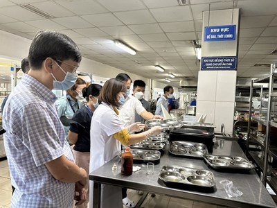 Hà Nội: Kiểm soát chặt công tác đảm bảo an toàn thực phẩm bếp ăn tại khu công nghiệp
