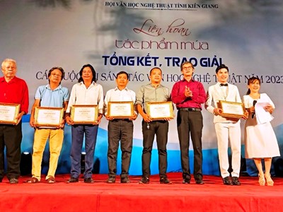 Kiên Giang trao giải cuộc thi sáng tác văn học nghệ thuật