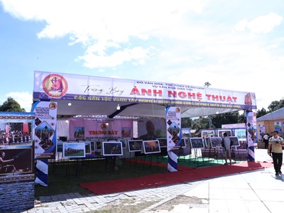 Trưng bày ảnh nghệ thuật sắc màu văn hóa đặc sắc các dân tộc Tây Nguyên