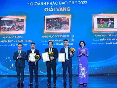 Trao giải "Khoảnh khắc báo chí 2022": Sự dấn thân của những người làm báo tận tâm, tinh tế và trách nhiệm với nghề