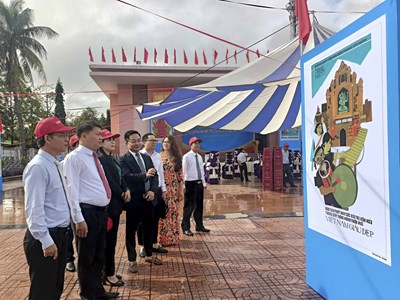 Triển lãm 150 tranh cổ động tuyên truyền xây dựng nông thôn mới