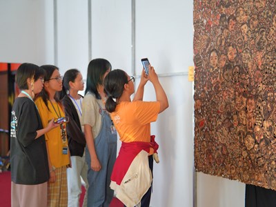 Triển lãm đa giác quan về câu chuyện của nhóm người yếu thế