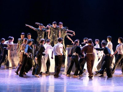 Văn học nghệ thuật TP.HCM trong dòng chảy hội nhập: Thành tựu và những…khoảng lặng