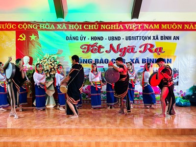 Rộn ràng Tết Ngã rạ của đồng bào Cor Quảng Ngãi