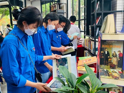 Cần cái “bắt tay” giữa nhà xuất bản và thư viện trong bảo vệ bản quyền và phát triển tài nguyên thông tin