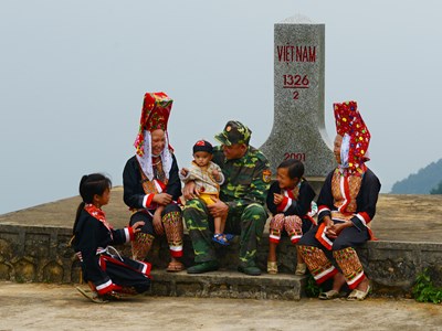 Triển lãm “Quân với dân một ý chí”