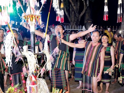 Lễ cúng mừng mùa của đồng bào M’Nông ở Đắk Nông