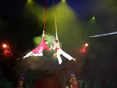 Trường Trung cấp Nghệ thuật Xiếc và Tạp kỹ Việt Nam tổ chức thi tốt nghiệp cho học sinh Lào