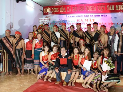 Giữ ngọn lửa văn hóa của đồng bào Ca Dong