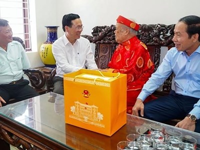 Chủ tịch nước ký quyết định tặng quà người có công dịp Tết Nguyên đán 2024