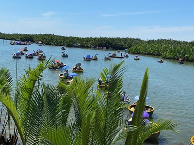 Du lịch sinh thái gắn kết bảo vệ môi trường ở Cẩm Thanh