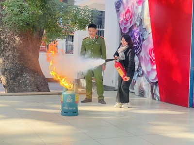 Tăng cường trang bị kỹ năng phòng cháy, chữa cháy trong nhà trường