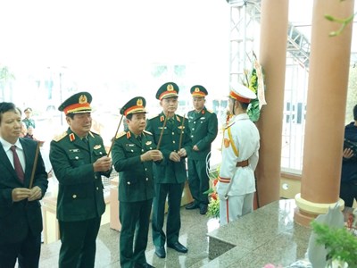 Dâng hương tưởng niệm Đại tướng Nguyễn Chí Thanh