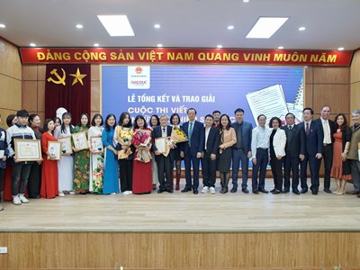 Trao giải Cuộc thi viết 'Những kỷ niệm sâu sắc về thầy cô và mái trường'