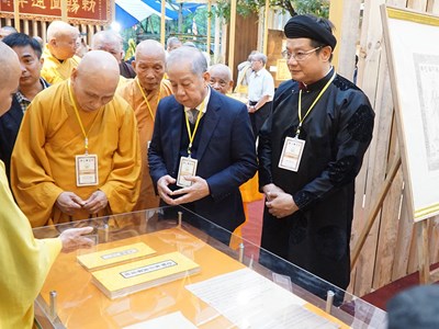 Giới thiệu hơn 200 tư liệu, thư tịch cổ