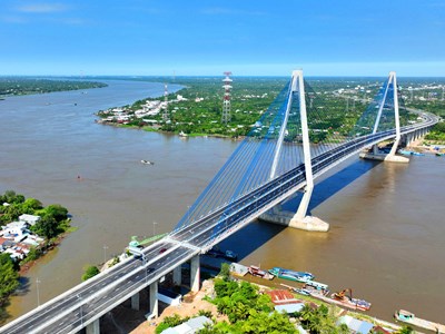 Những chú “ong thợ” vượt nắng, thắng mưa dệt dải lụa cao tốc Bắc - Nam