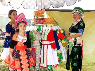 Sắc màu chợ phiên dân tộc Mông