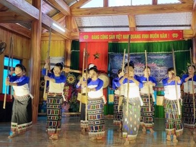 Bảo tồn trò chơi, trò diễn dân gian dân tộc thiểu số gắn với phát triển du lịch