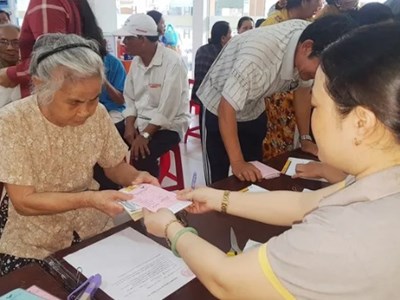 Hà Nội: Chi trả chính sách an sinh xã hội qua tài khoản ngân hàng