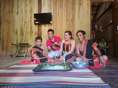 Phát triển du lịch nông thôn từ văn hoá bản địa