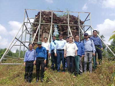 Chuyên gia Ấn Độ làm việc về công tác bảo tồn tháp Chăm ở Quảng Nam