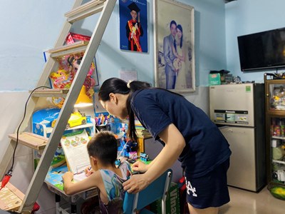 Đành tạm gác chuyện về quê...