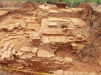 Tiếp tục khai quật phế tích cổ tháp Đại Hữu