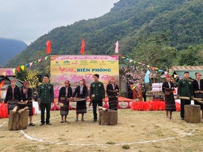 “Xuân Biên phòng - Ấm lòng dân bản” ở biên giới Việt - Lào