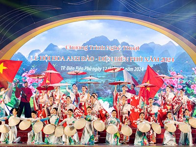 Sẵn sàng cho đêm khai mạc Lễ hội hoa anh đào Điện Biên Phủ