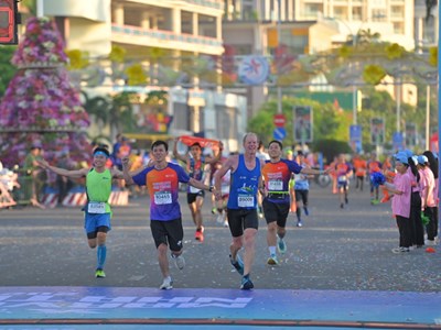 Giải chạy Marathon kỷ niệm 100 năm xây dựng và phát triển Nha Trang