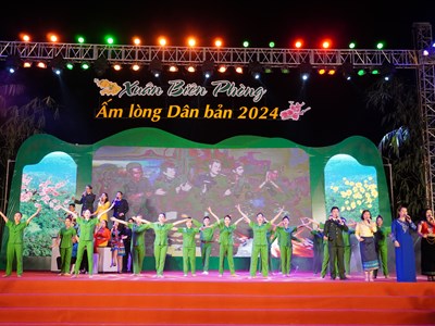 Ấm áp chương trình “Xuân Biên phòng - Ấm lòng dân bản” ở Quảng Bình