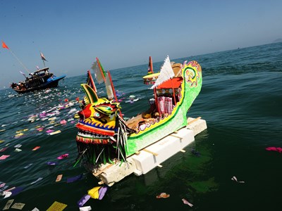 Bảo tồn văn hóa miền biển gắn với phát triển du lịch