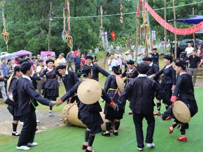 Lễ hội múa trống dân tộc Giáy