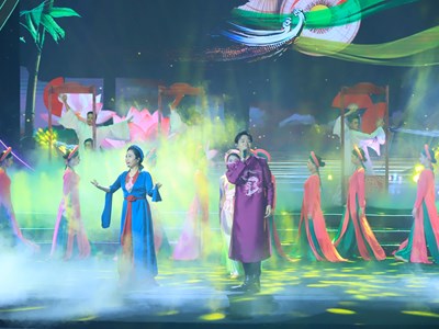 Bộ trưởng Nguyễn Văn Hùng​​​​​​​: Vun đắp niềm tin, khát vọng cho nghệ sĩ hăng say trên cánh đồng nghệ thuật