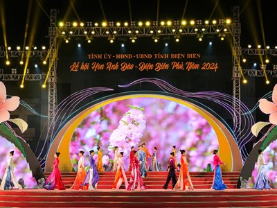 BST mở màn Lễ hội Hoa anh đào - Điện Biên Phủ 2024 của NTK Dân tộc Tày