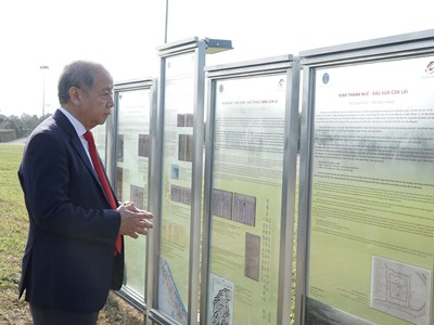 Khai mạc triển lãm “Kinh thành Huế - Dấu xưa còn lại”