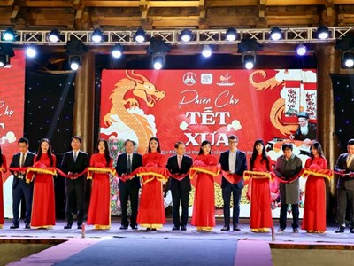 Khai mạc Lễ hội Tết xưa và phiên chợ quà tặng du lịch tại Ninh Bình