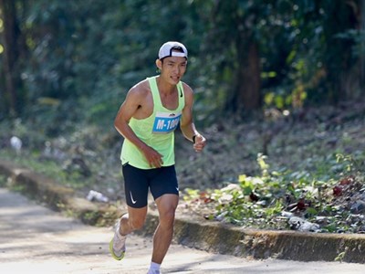 Hoàng Nguyên Thanh phá kỷ lục Marathon quốc gia ở giải châu Á