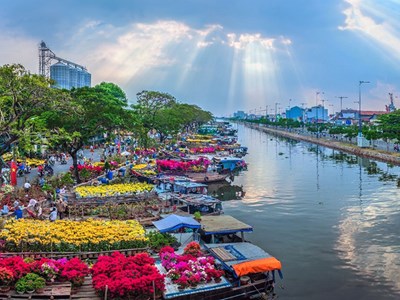 Đến chợ Hoa Xuân “Trên bến dưới thuyền” khám phá miền Tây thu nhỏ giữa lòng TP.HCM